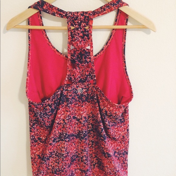 Athleta Sport top with built-in shelf bra - Picture 2 of 3